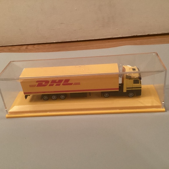 DHL shipping truck in case - Picture 1 of 6